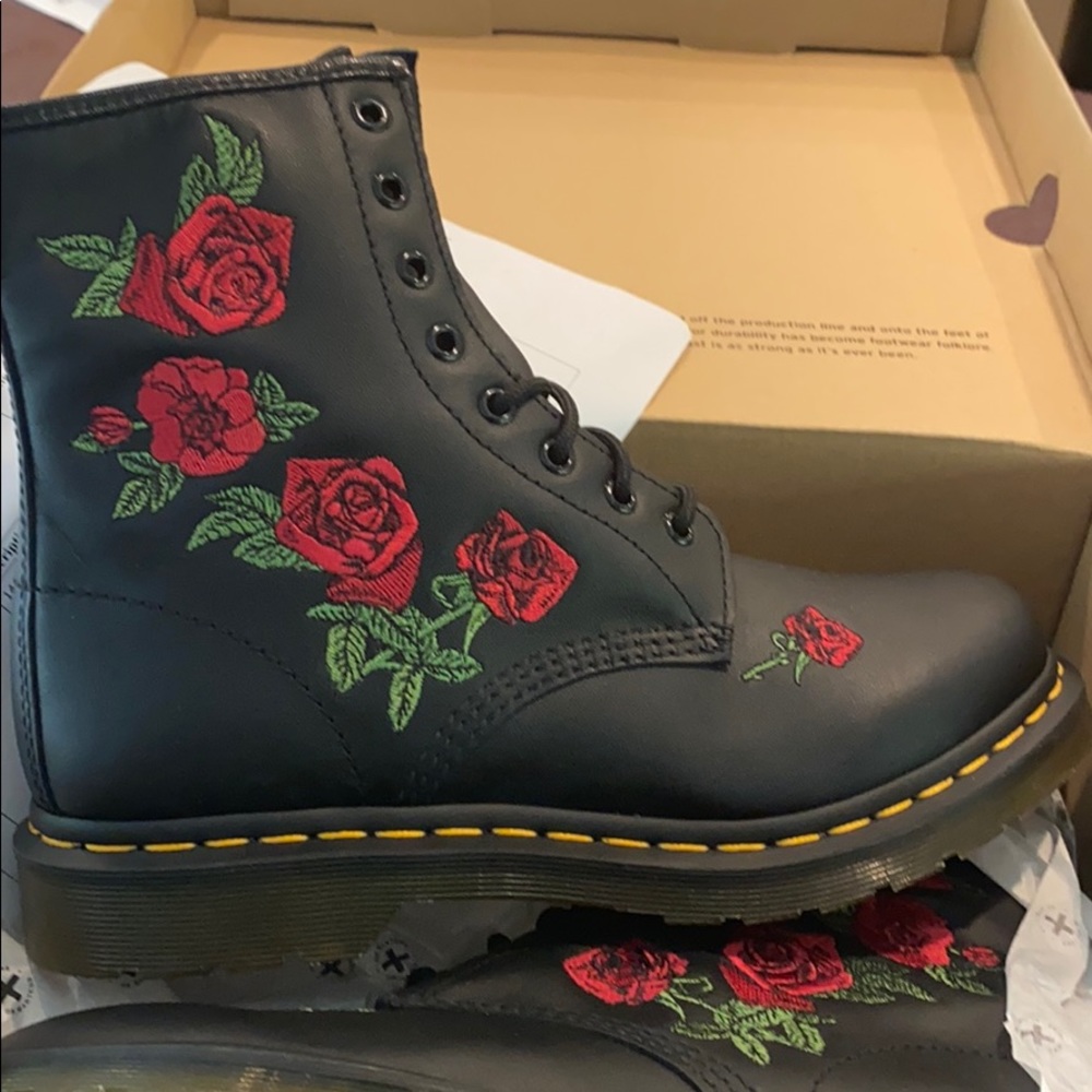 Dr. Martens 1460 Vonda 8 Eye Boot (women) Size 10